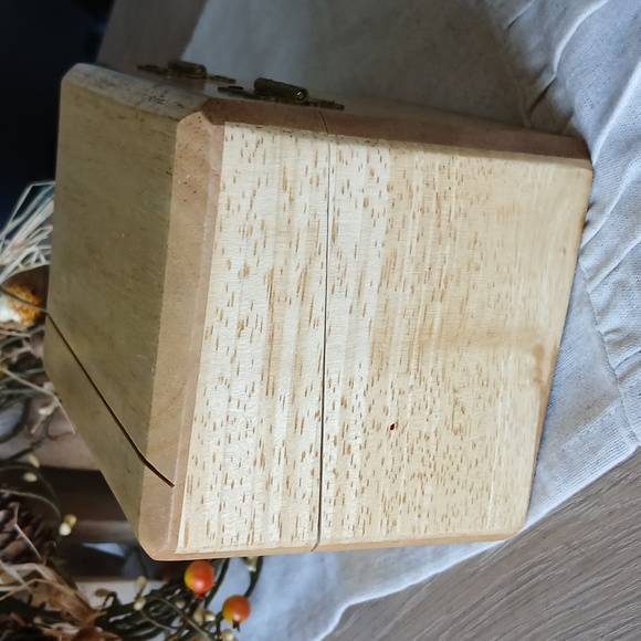 Wooden Recipe Card Holder Hinged Lid w/ Slot Light Wood - Picture 4 of 12